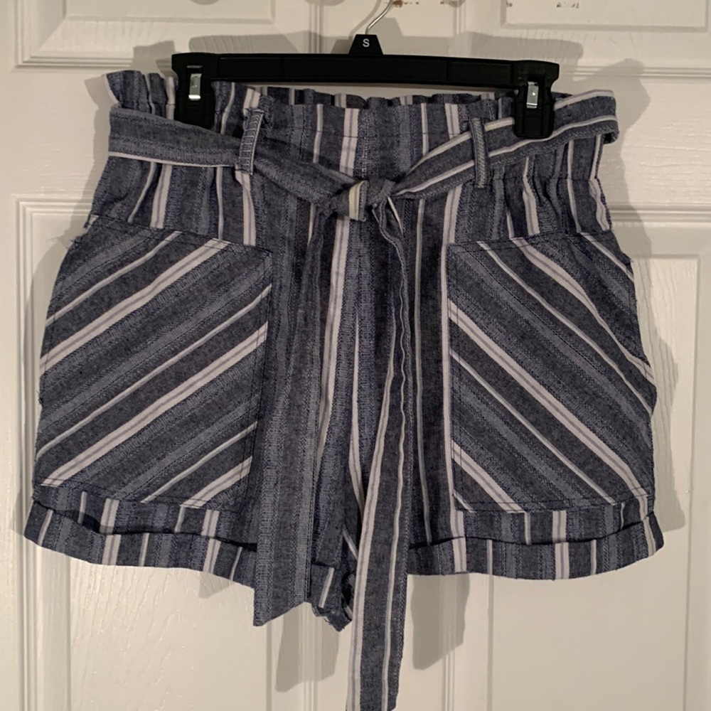 Fashion on Earth Blue & White Shorts Size M. #238